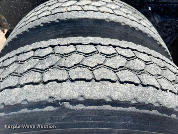 image for item MJ9708 1998 Volvo VN semi truck