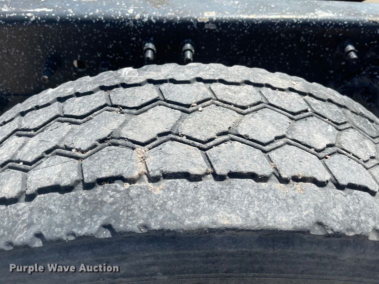 image for item MJ9708 1998 Volvo VN semi truck