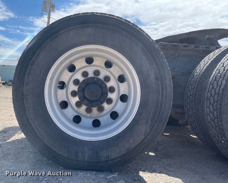 image for item MJ9708 1998 Volvo VN semi truck