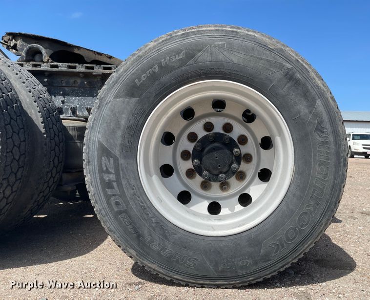 image for item MJ9708 1998 Volvo VN semi truck