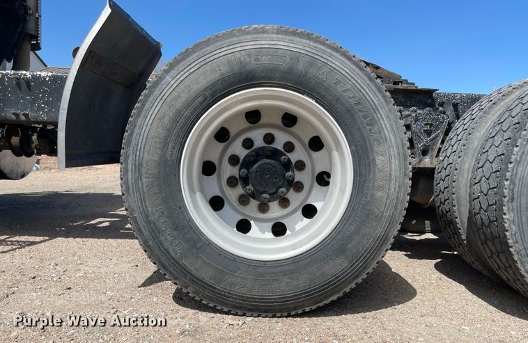 image for item MJ9708 1998 Volvo VN semi truck