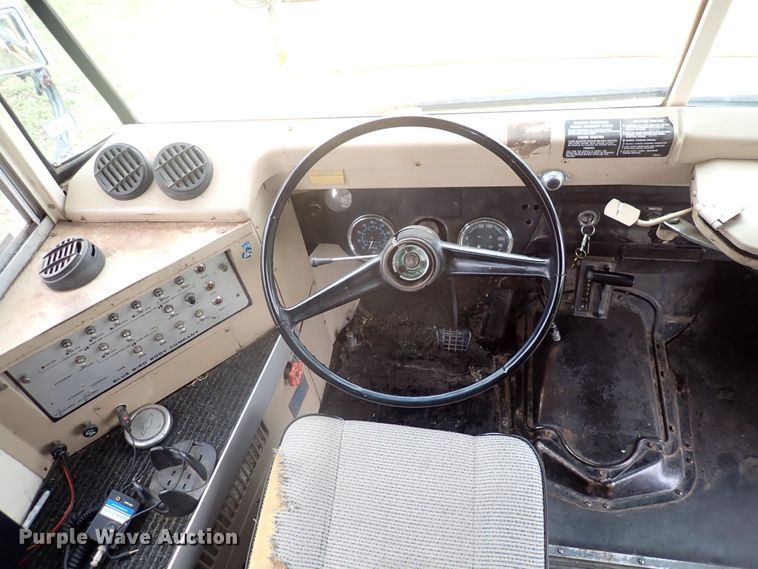 image for item DI1915 1991 Chevrolet  school bus