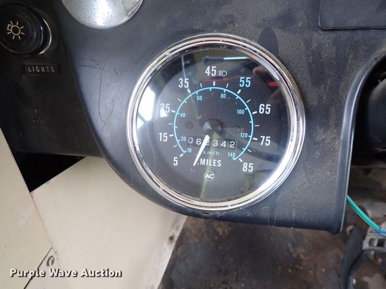 image for item DI1915 1991 Chevrolet  school bus