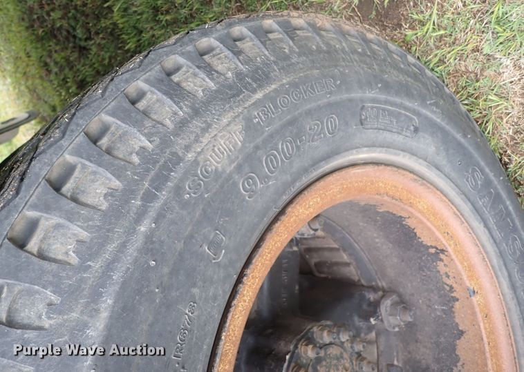 image for item DI1915 1991 Chevrolet  school bus