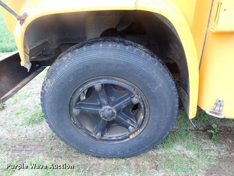 image for item DI1915 1991 Chevrolet  school bus
