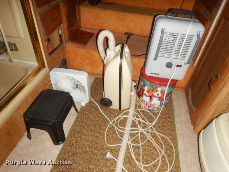 image for item DK3172 1986 Coachmen Classic  camper