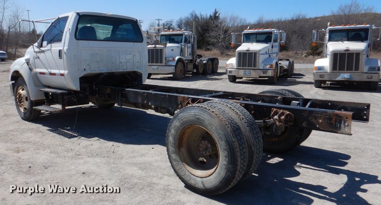 image for item DK3653 2004 Ford F650 Super Duty  truck cab and chassis