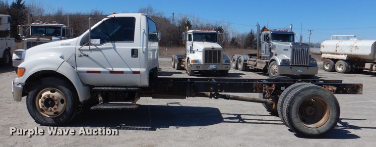 image for item DK3653 2004 Ford F650 Super Duty  truck cab and chassis