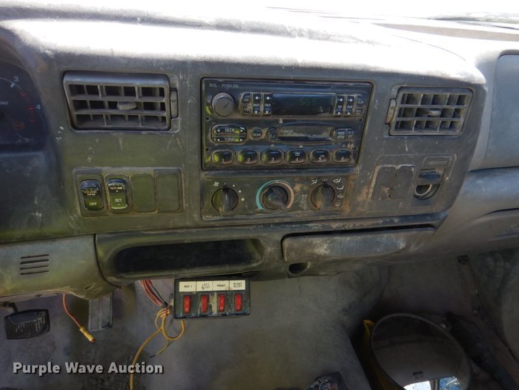 image for item DK3653 2004 Ford F650 Super Duty  truck cab and chassis