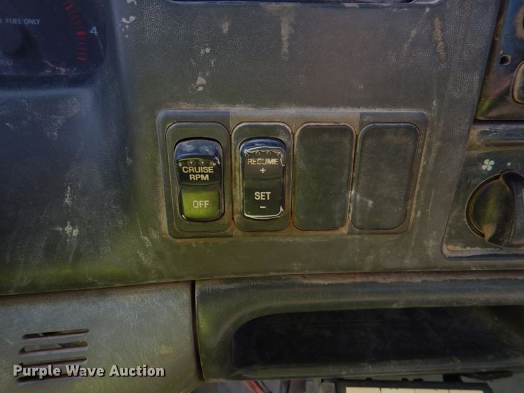 image for item DK3653 2004 Ford F650 Super Duty  truck cab and chassis