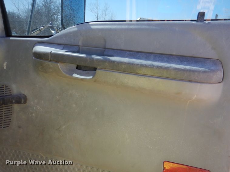 image for item DK3653 2004 Ford F650 Super Duty  truck cab and chassis