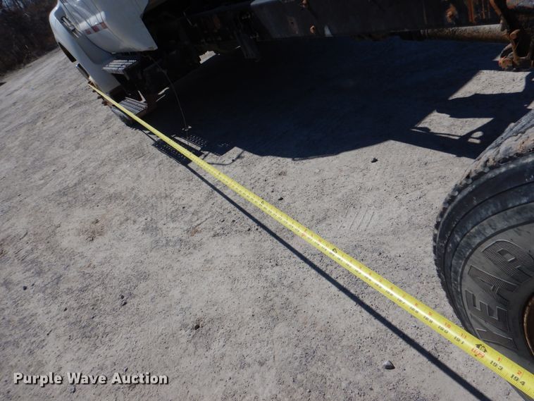 image for item DK3653 2004 Ford F650 Super Duty  truck cab and chassis