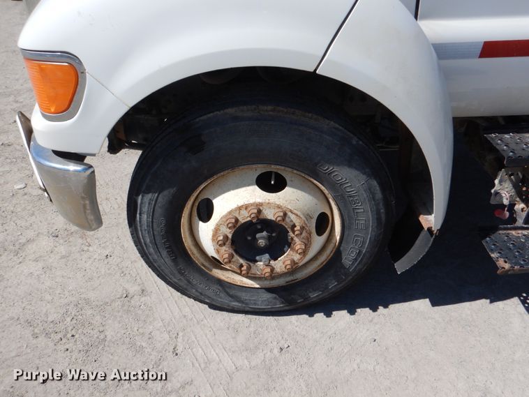 image for item DK3653 2004 Ford F650 Super Duty  truck cab and chassis