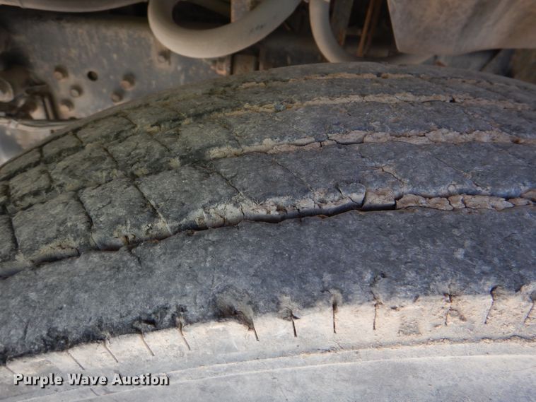 image for item DK3653 2004 Ford F650 Super Duty  truck cab and chassis