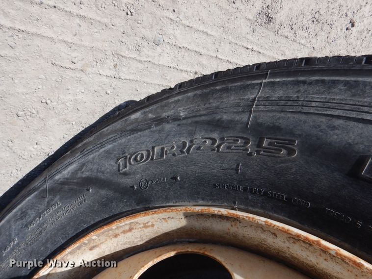 image for item DK3653 2004 Ford F650 Super Duty  truck cab and chassis