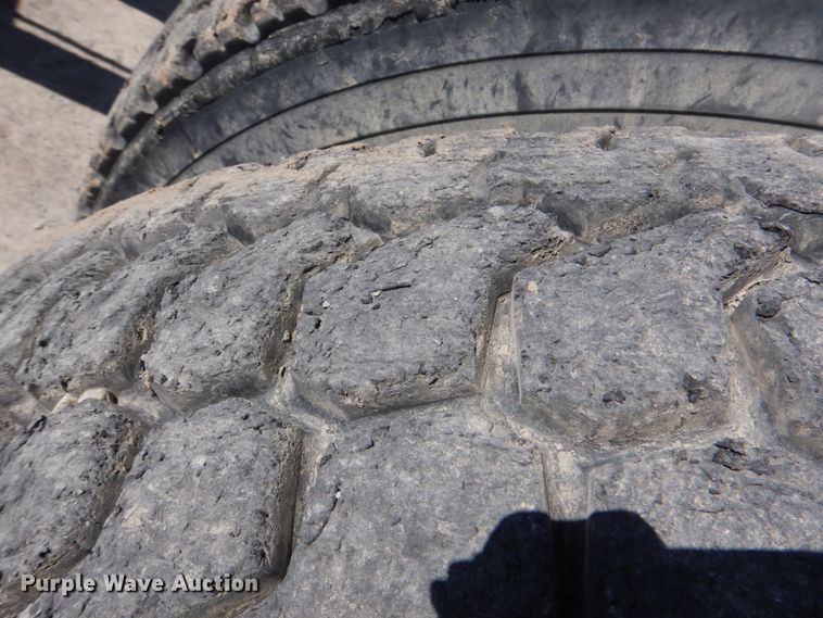 image for item DK3653 2004 Ford F650 Super Duty  truck cab and chassis