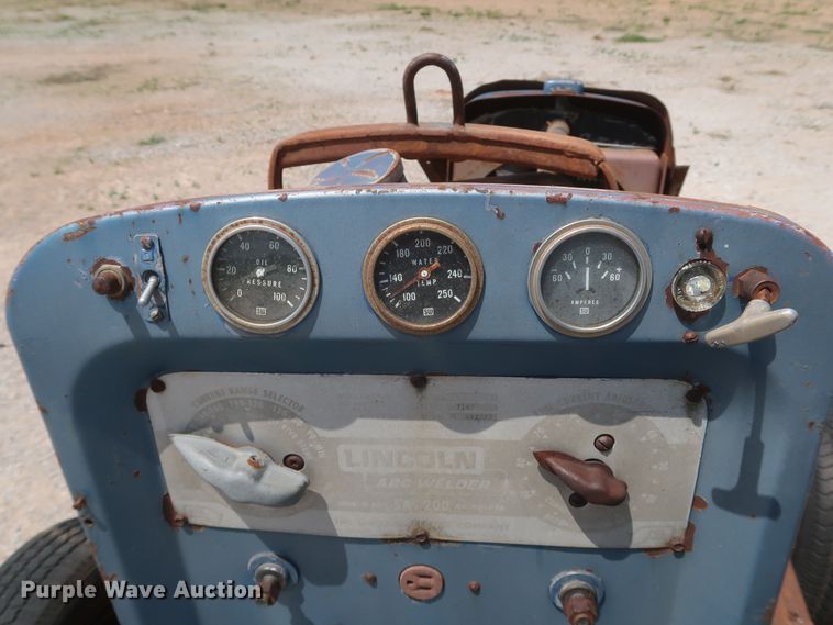 image for item DK3713 Lincoln SA-200  welder