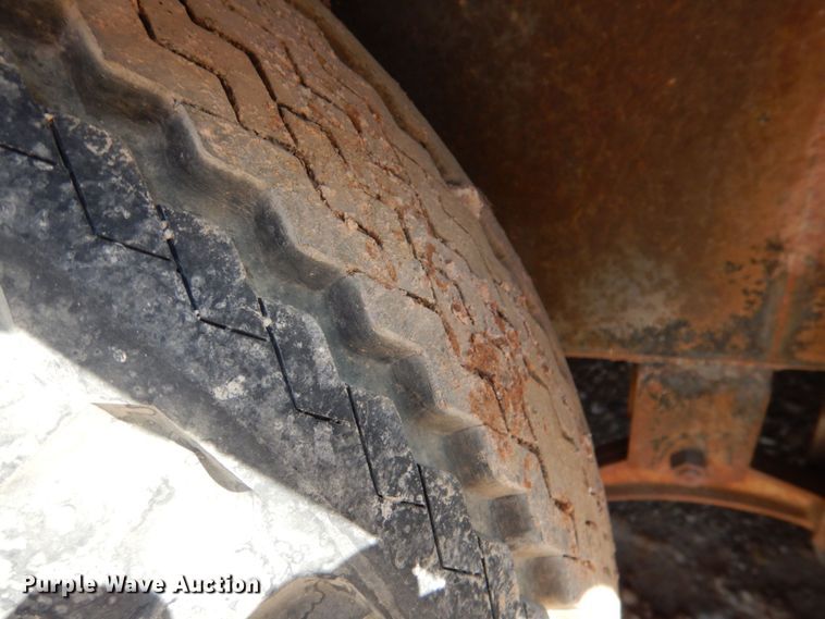 image for item DL0708 2000 Circle C  enclosed cargo trailer