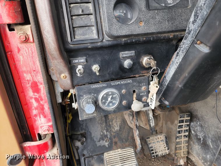 image for item DL6500 1985 International 2275  truck cab and chassis