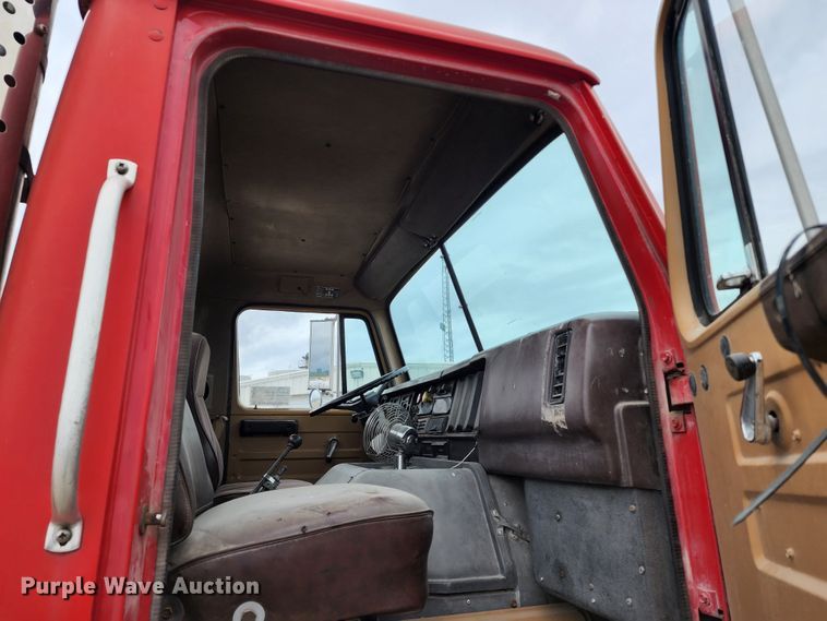 image for item DL6500 1985 International 2275  truck cab and chassis