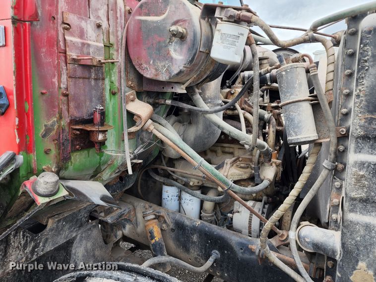 image for item DL6500 1985 International 2275  truck cab and chassis