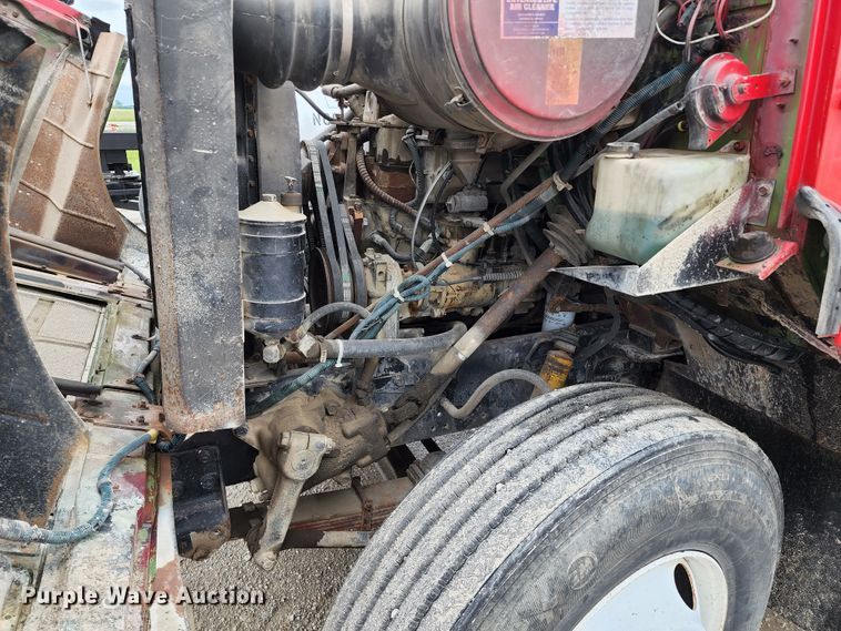 image for item DL6500 1985 International 2275  truck cab and chassis