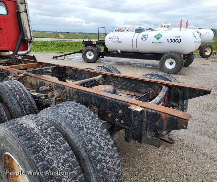 image for item DL6500 1985 International 2275  truck cab and chassis