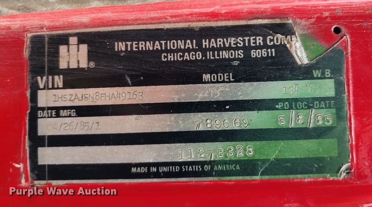 image for item DL6500 1985 International 2275  truck cab and chassis