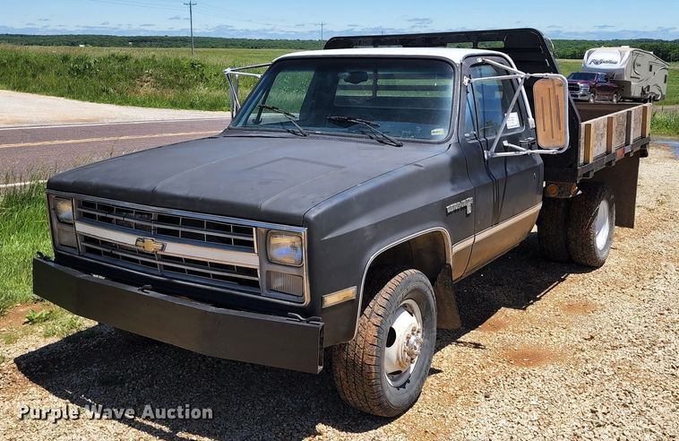 image for item DL6522 1985 Chevrolet K10  flatbed pickup truck