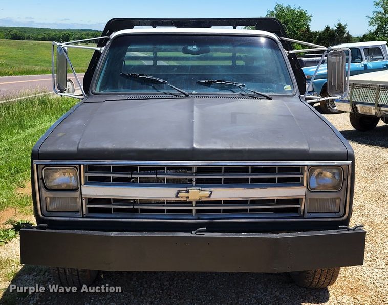 image for item DL6522 1985 Chevrolet K10  flatbed pickup truck
