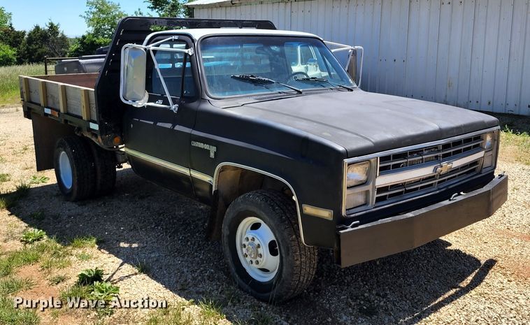 image for item DL6522 1985 Chevrolet K10  flatbed pickup truck