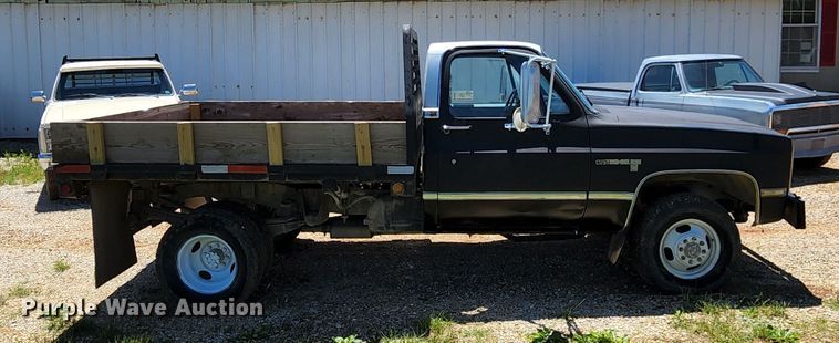 image for item DL6522 1985 Chevrolet K10  flatbed pickup truck