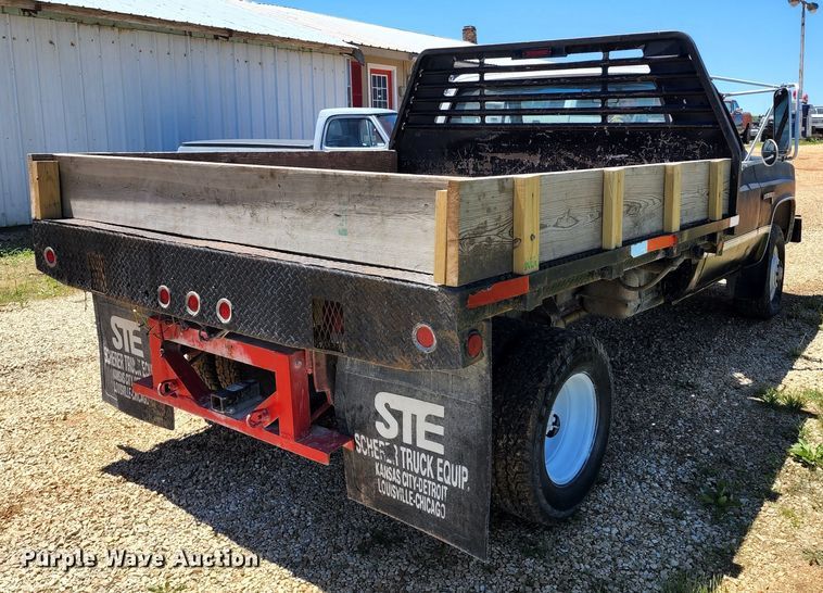 image for item DL6522 1985 Chevrolet K10  flatbed pickup truck