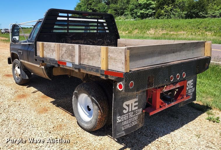 image for item DL6522 1985 Chevrolet K10  flatbed pickup truck