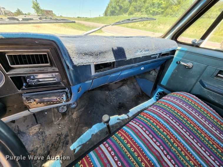 image for item DL6522 1985 Chevrolet K10  flatbed pickup truck