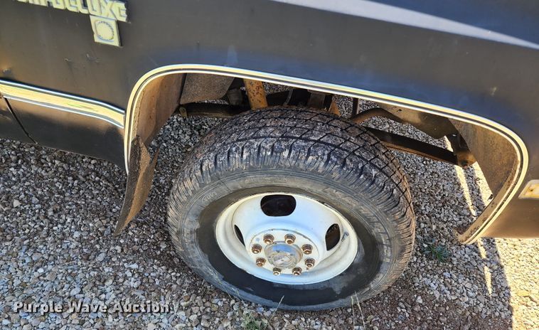 image for item DL6522 1985 Chevrolet K10  flatbed pickup truck