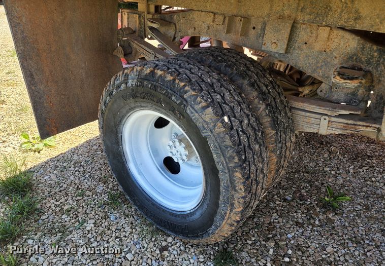 image for item DL6522 1985 Chevrolet K10  flatbed pickup truck