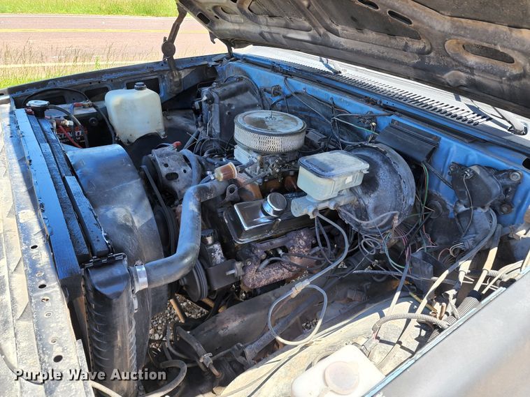 image for item DL6522 1985 Chevrolet K10  flatbed pickup truck