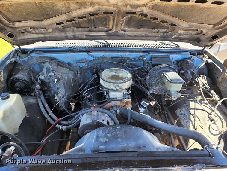 image for item DL6522 1985 Chevrolet K10  flatbed pickup truck