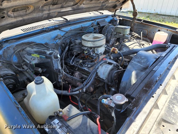 image for item DL6522 1985 Chevrolet K10  flatbed pickup truck