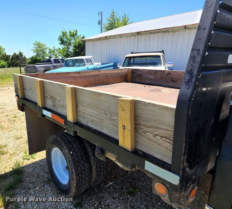 image for item DL6522 1985 Chevrolet K10  flatbed pickup truck