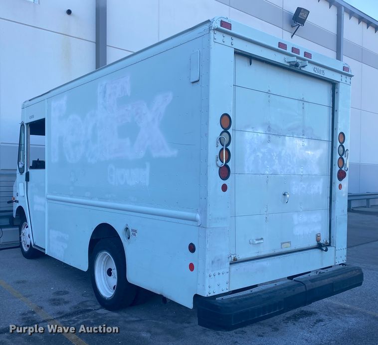 image for item DL6864 2003 Workhorse P42  delivery truck