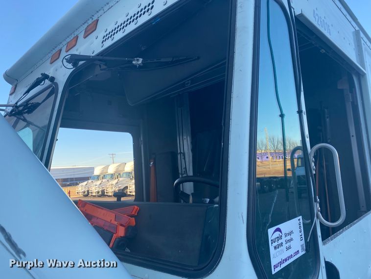 image for item DL6864 2003 Workhorse P42  delivery truck