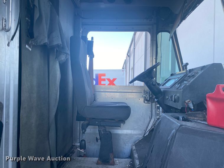 image for item DL6864 2003 Workhorse P42  delivery truck