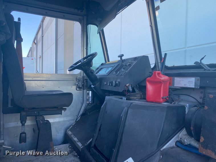 image for item DL6864 2003 Workhorse P42  delivery truck