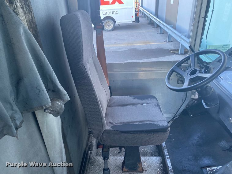 image for item DL6864 2003 Workhorse P42  delivery truck