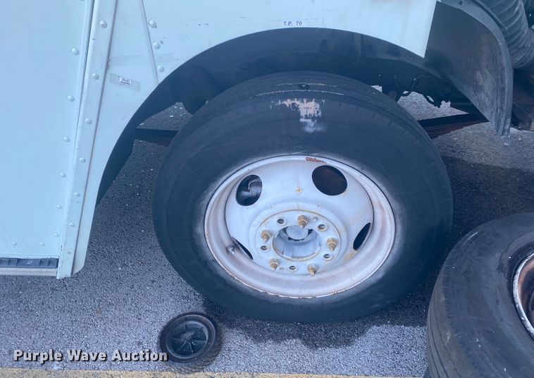 image for item DL6864 2003 Workhorse P42  delivery truck