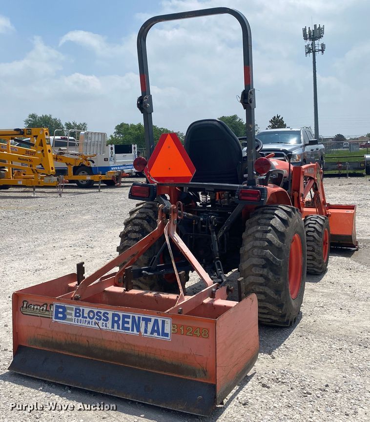 image for item DM4095 Kubota B2601HSD  MFWD tractor