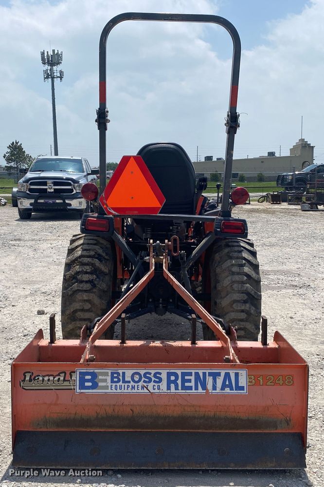 image for item DM4095 Kubota B2601HSD  MFWD tractor