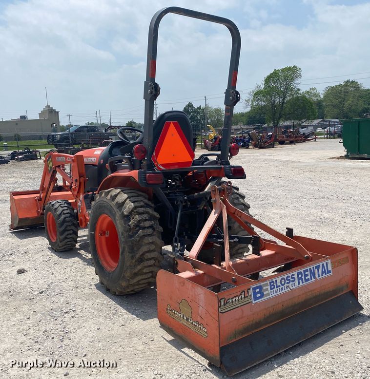image for item DM4095 Kubota B2601HSD  MFWD tractor